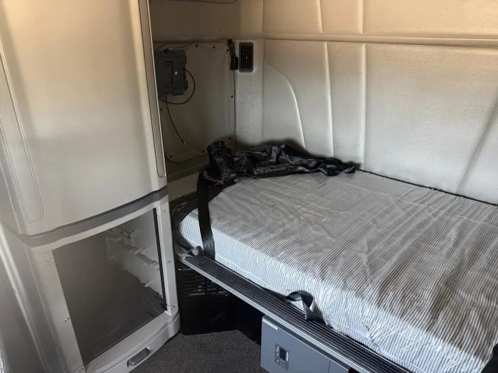 2023 Peterbilt 579 — photo 11