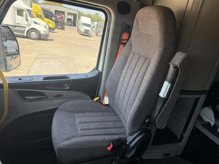 2023 Peterbilt 579 — photo 8