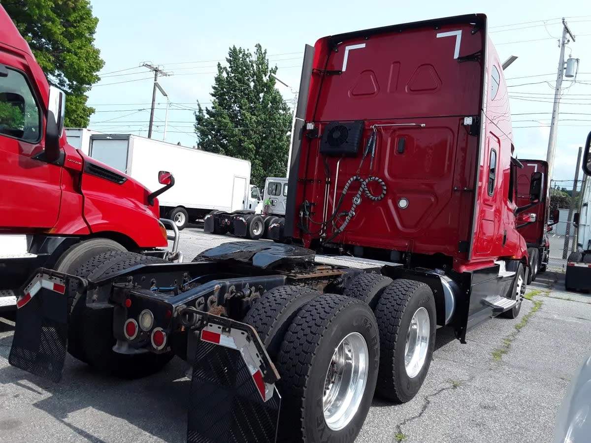 2020 Freightliner Cascadia in Allentown, PA — photo 4