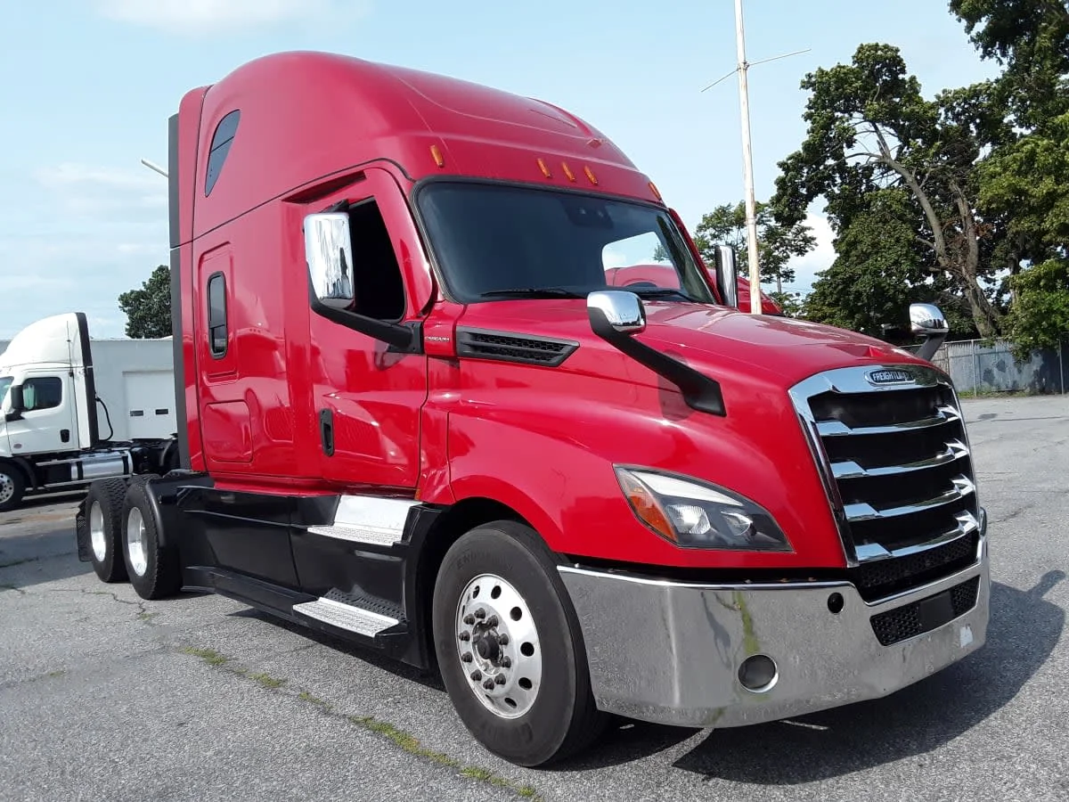 2020 Freightliner Cascadia in Allentown, PA — photo 3