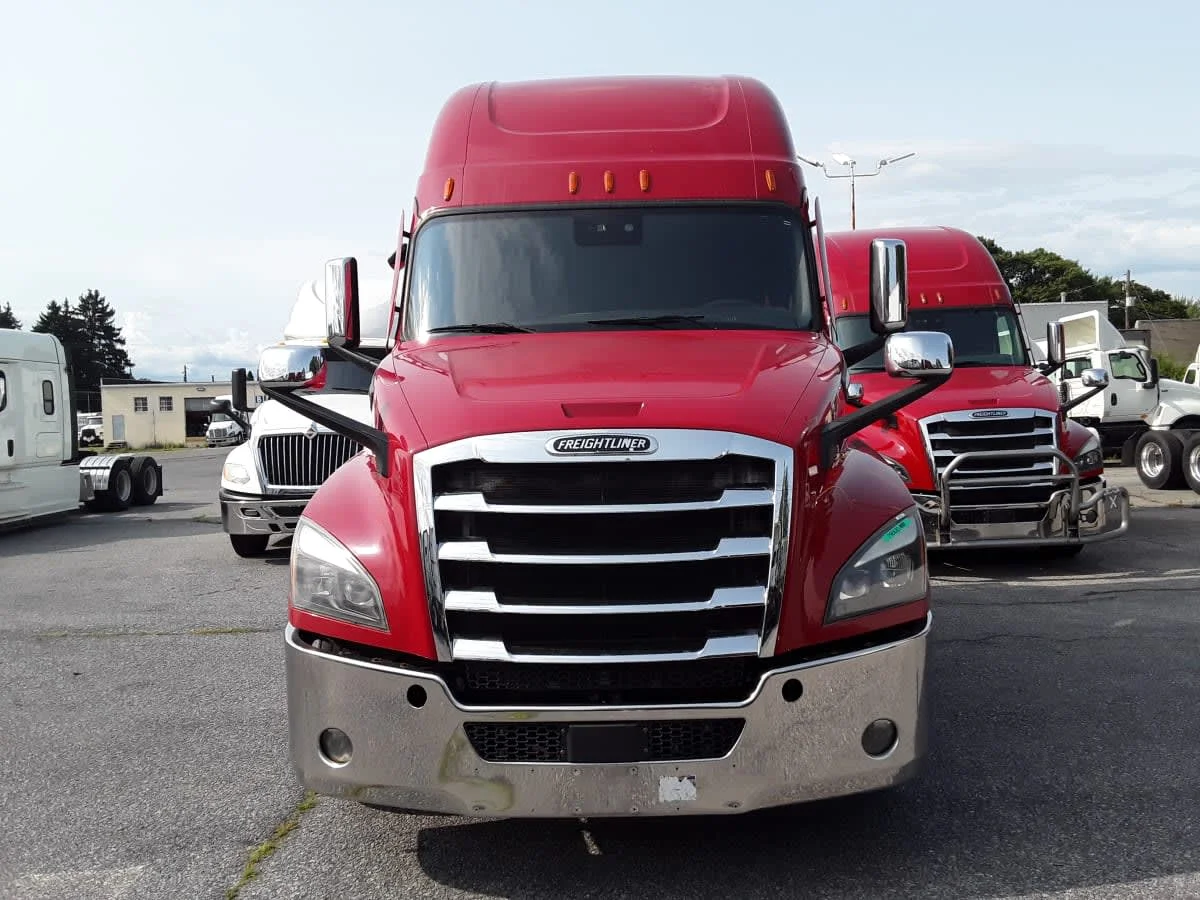 2020 Freightliner Cascadia in Allentown, PA — photo 2