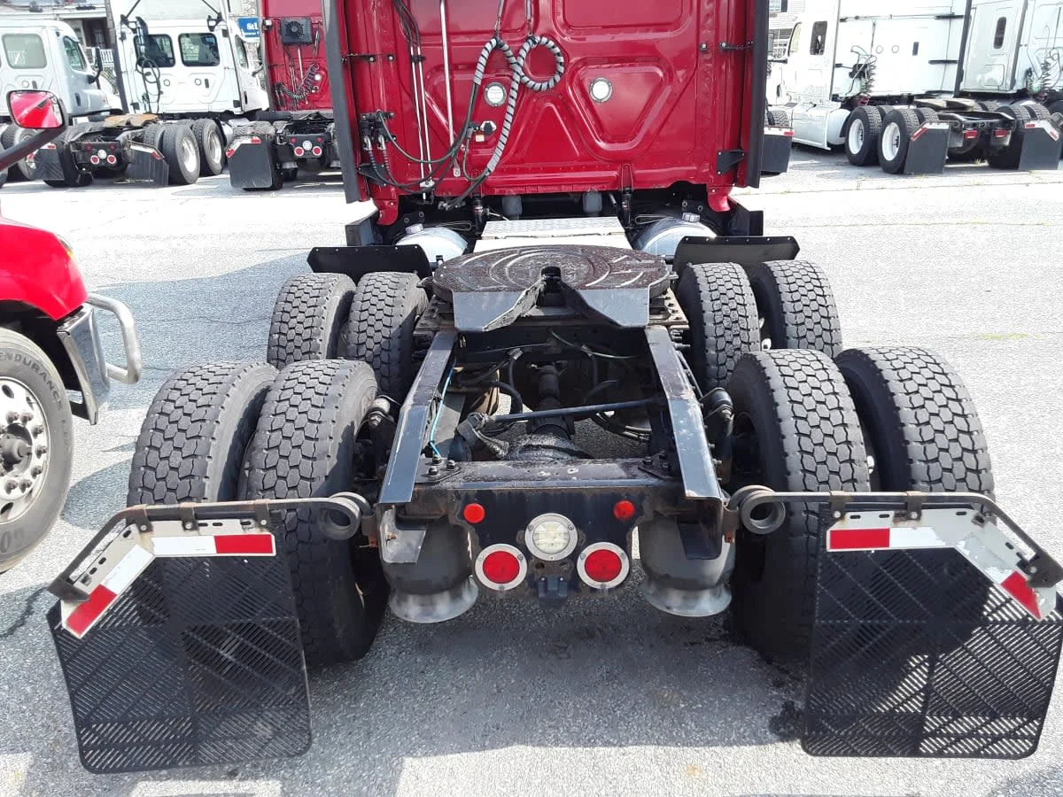 2020 Freightliner Cascadia in Allentown, PA — photo 12
