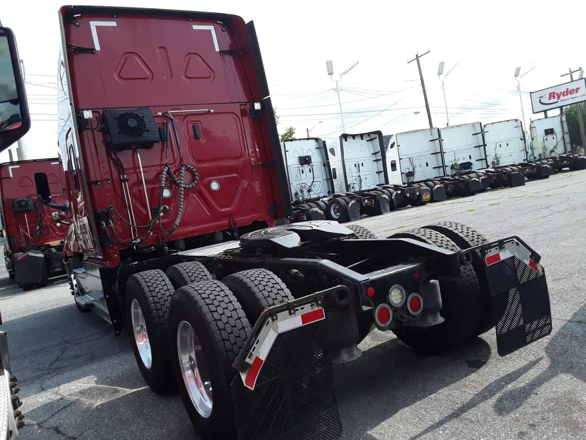 2020 Freightliner Cascadia in Allentown, PA — photo 6