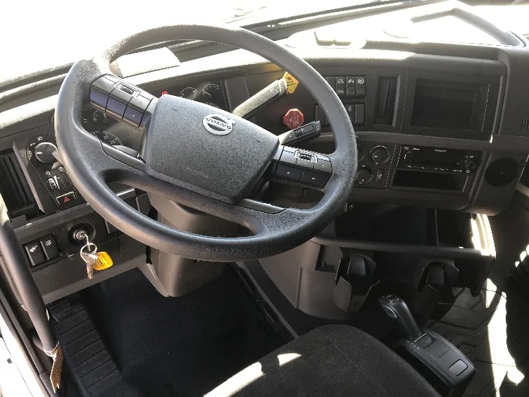 2022 Volvo VNL 760 - image 10