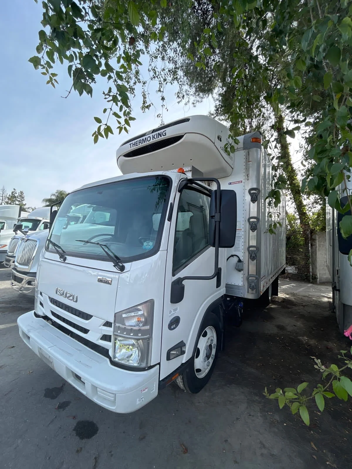2018 Isuzu NRR - image 3