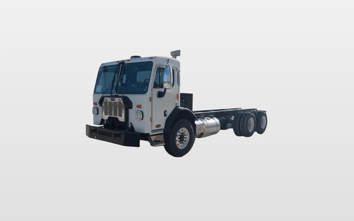 2025 Peterbilt 520 - image 1