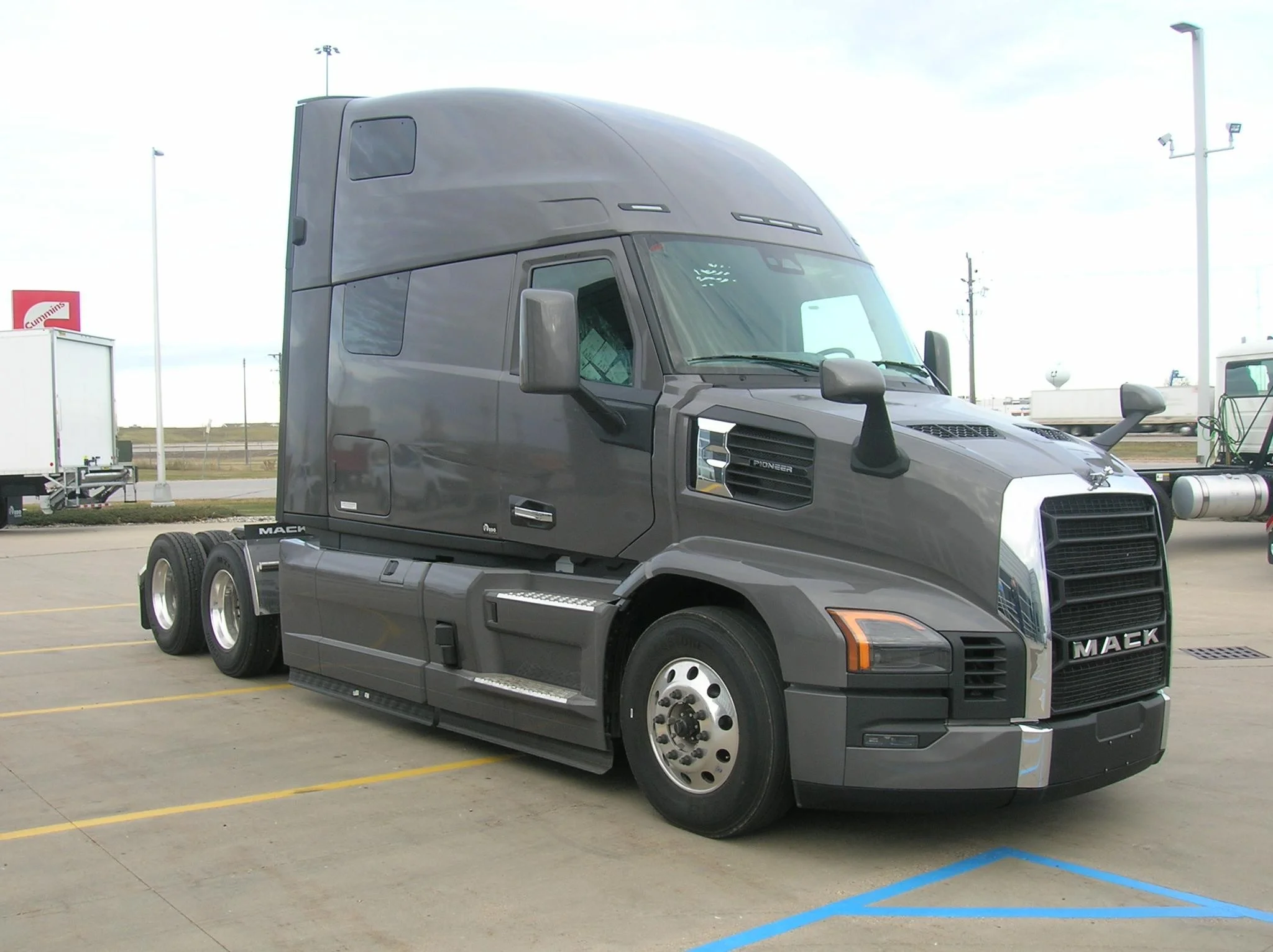 2026 Mack Pioneer — photo 3
