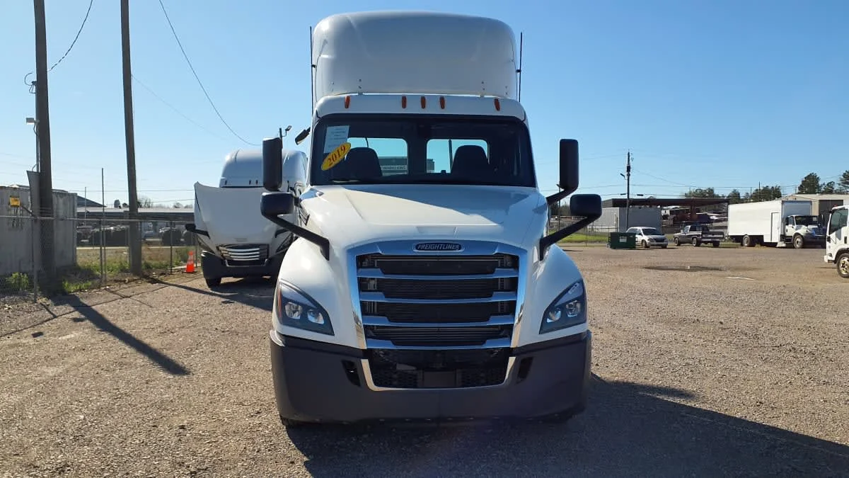 2019 Freightliner Cascadia in Birmingham, AL — photo 2