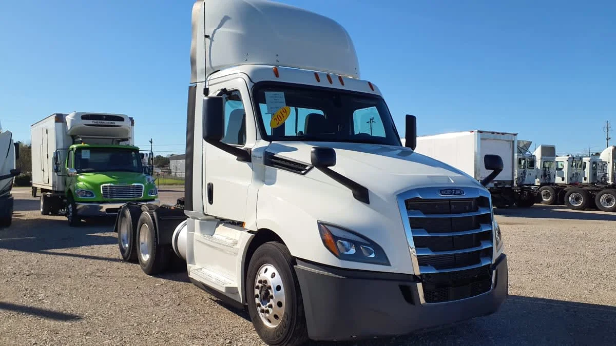 2019 Freightliner Cascadia in Birmingham, AL — photo 3