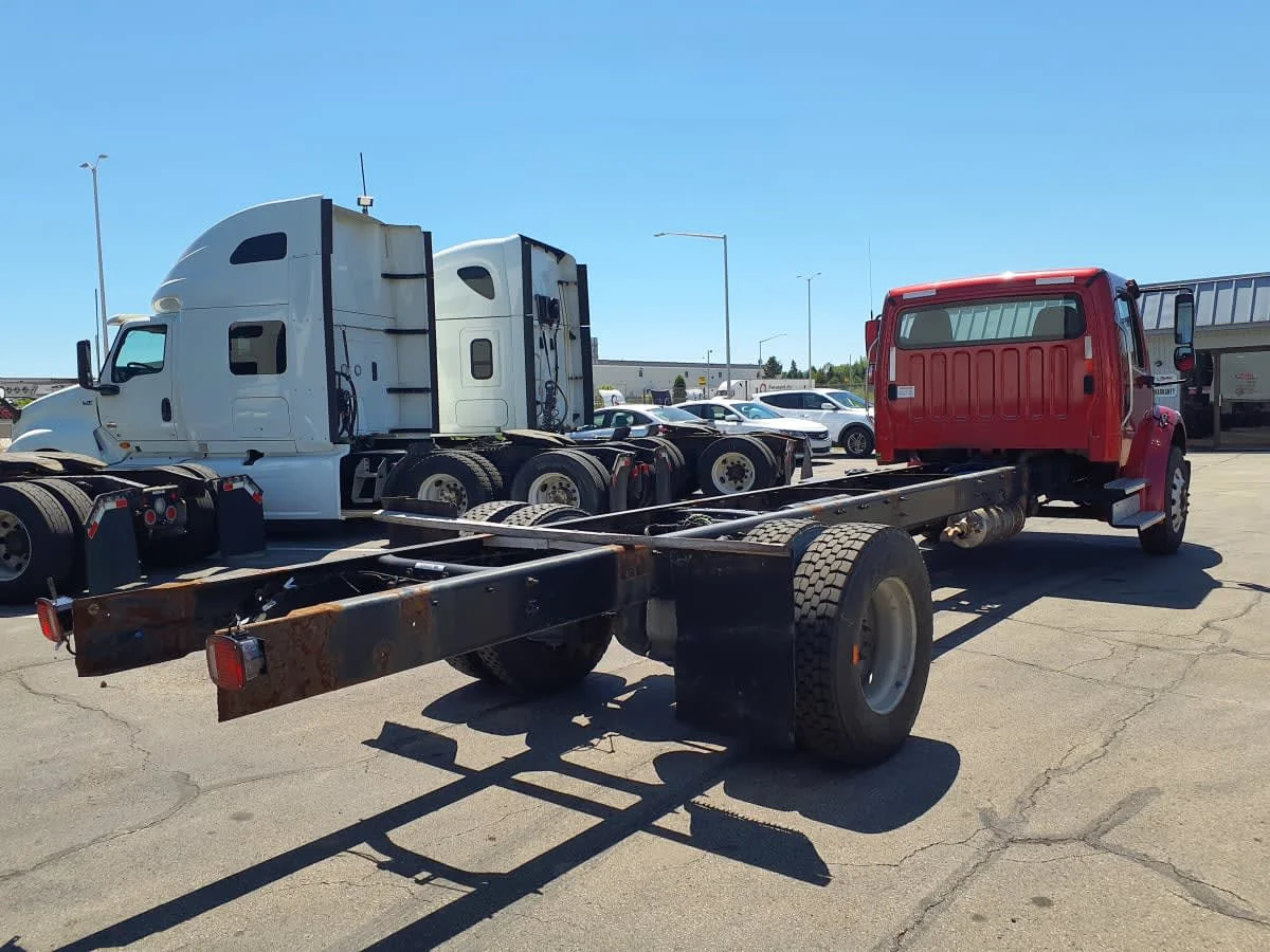 2019 Freightliner M2 106 in Oak Creek, WI — photo 4
