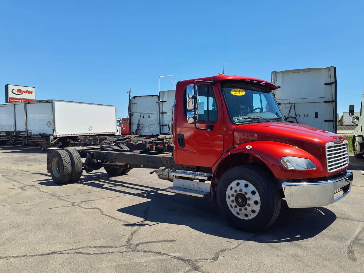 2019 Freightliner M2 106 in Oak Creek, WI — photo 3