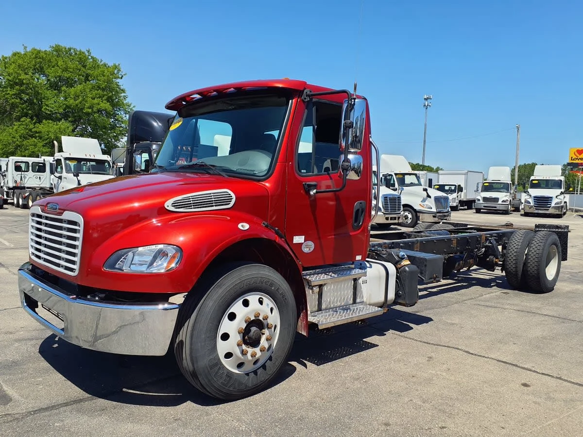 2019 Freightliner M2 106