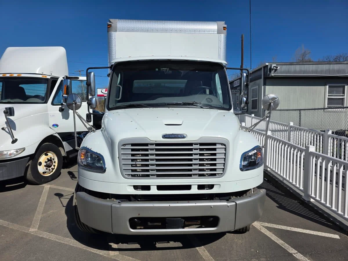 2019 Freightliner M2 106 - image 2