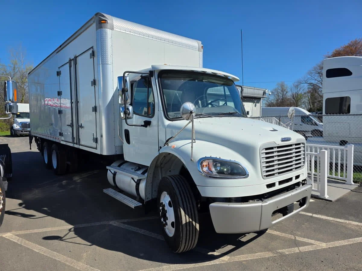 2019 Freightliner M2 106 - image 3