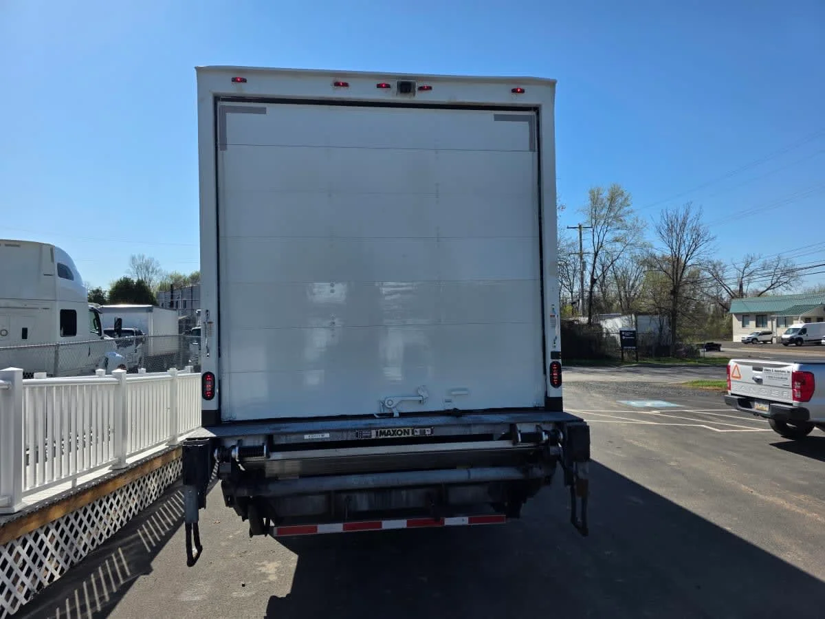 2019 Freightliner M2 106 - image 5