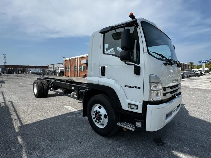 2025 Isuzu FTR in Orlando, FL — photo 6