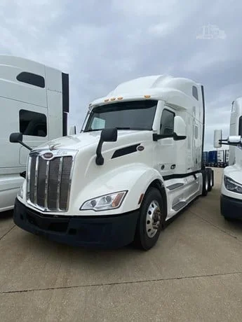 2023 Peterbilt 579 in Location: Fontana, CA — photo 5