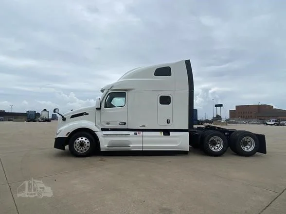 2023 Peterbilt 579 in Location: Fontana, CA — photo 11