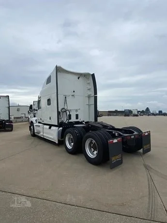 2023 Peterbilt 579 in Location: Fontana, CA — photo 7
