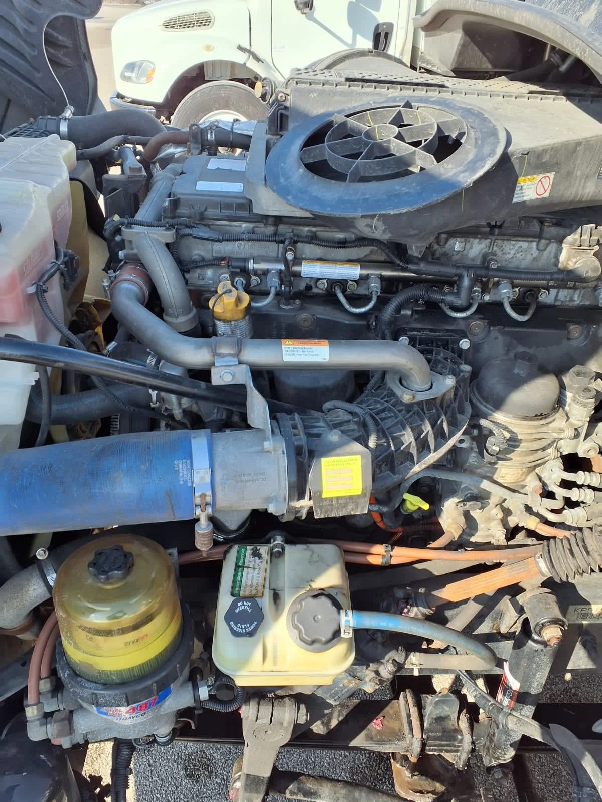 2019 Freightliner Cascadia - image 9