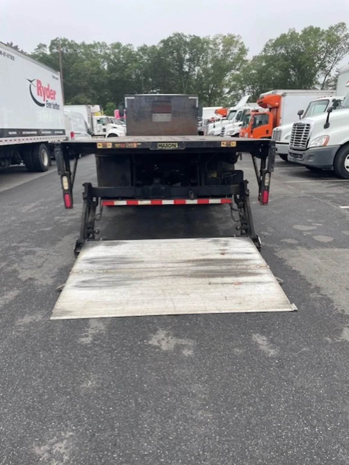 2017 Freightliner M2 106 - image 8