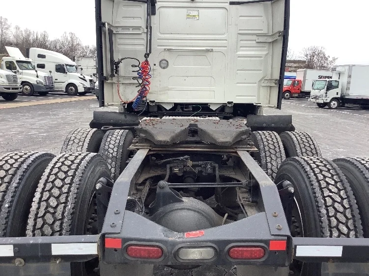 2022 Volvo VNL 760 - image 6