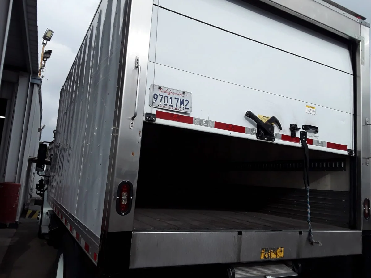 2018 Freightliner M2 106 - image 6