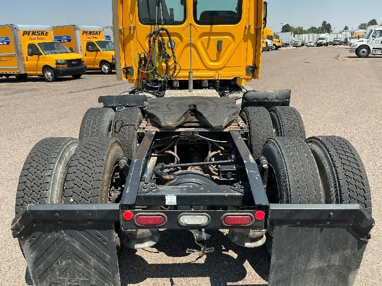 2022 Freightliner Cascadia in Denver, CO — photo 6