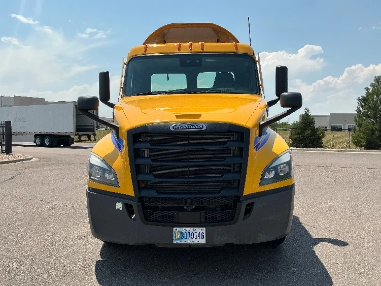 2022 Freightliner Cascadia in Dallas, TX — photo 2