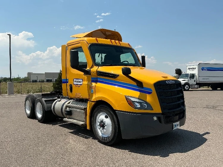 2022 Freightliner Cascadia in Denver, CO