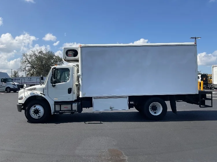2017 Freightliner eM2 in Tampa, FL — photo 4