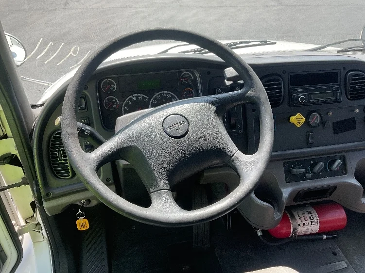 2017 Freightliner eM2 in Tampa, FL — photo 10