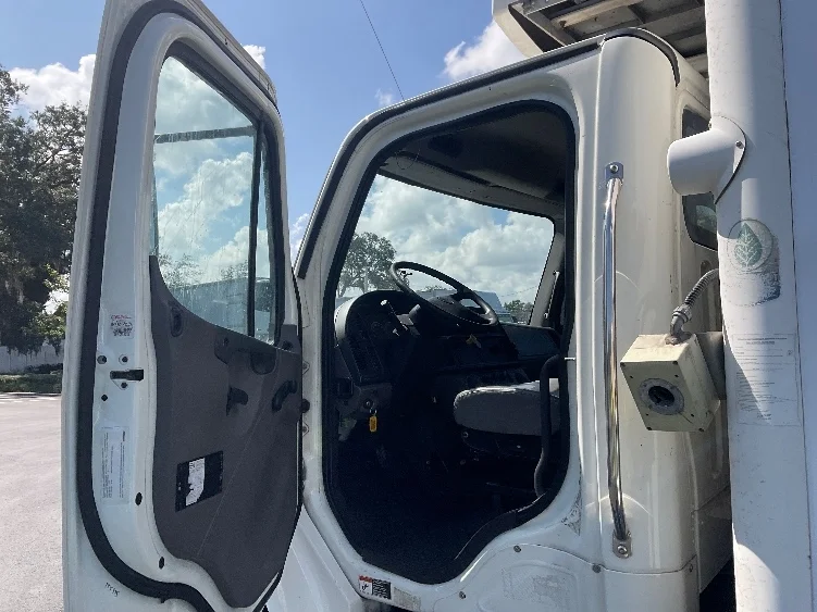 2017 Freightliner eM2 in Tampa, FL — photo 8