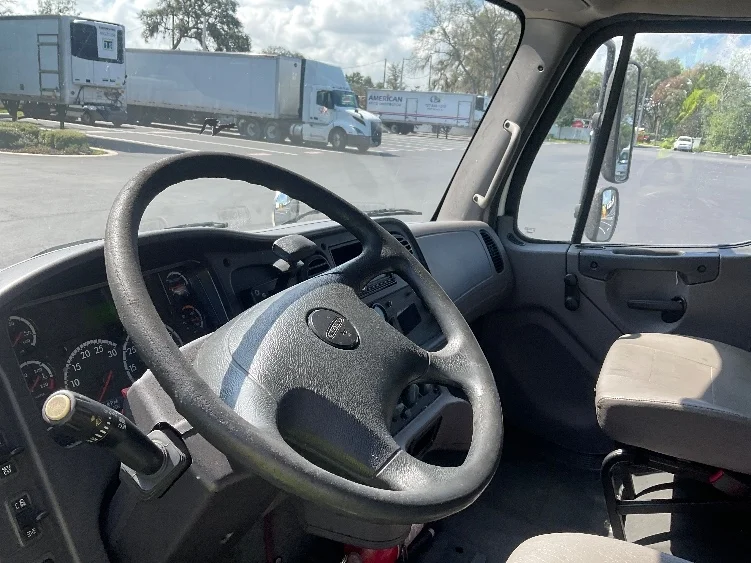 2017 Freightliner eM2 in Tampa, FL — photo 9