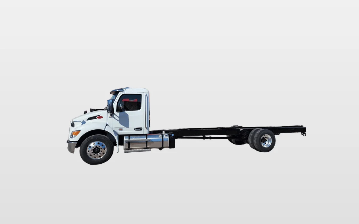 2025 PETERBILT 536 - image 1