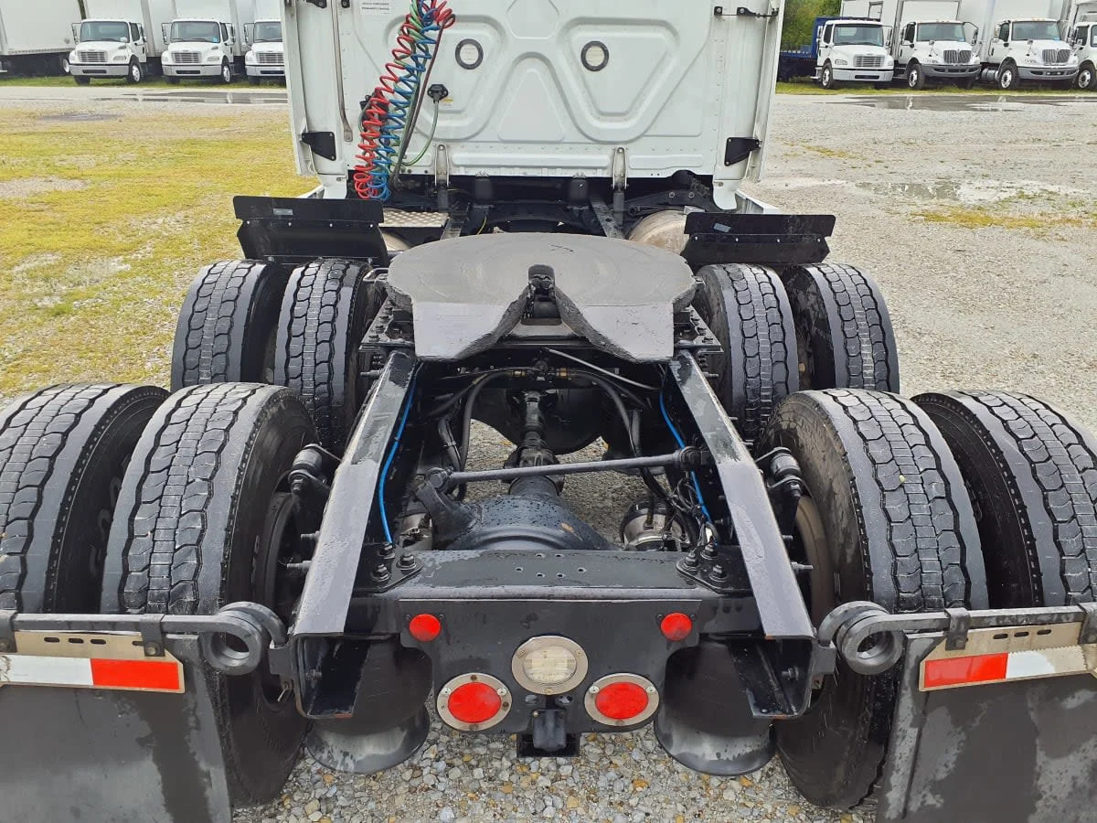 2023 Freightliner Cascadia in Indianapolis, IN — photo 10