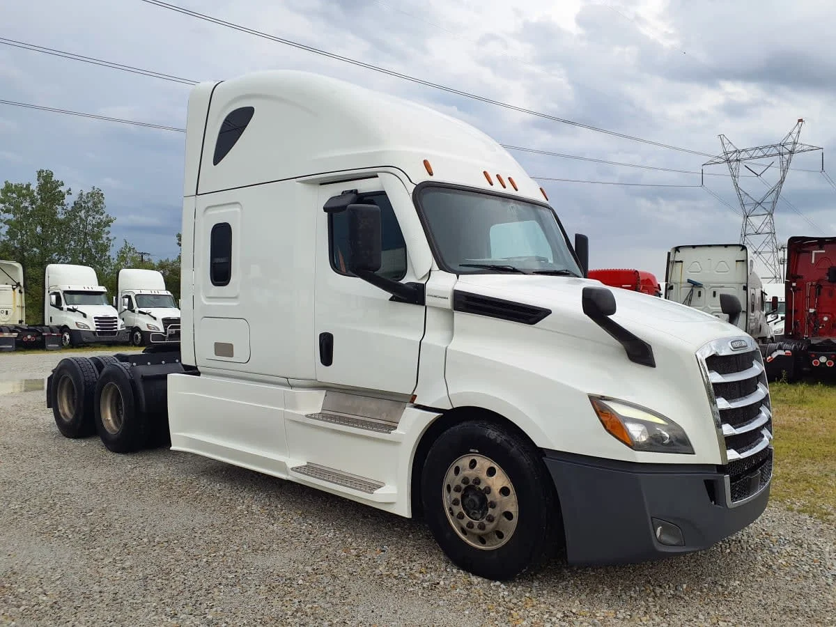 2023 Freightliner Cascadia in Indianapolis, IN — photo 3