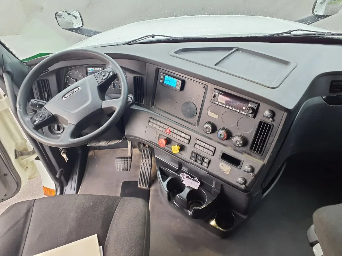 2023 Freightliner Cascadia in Indianapolis, IN — photo 7
