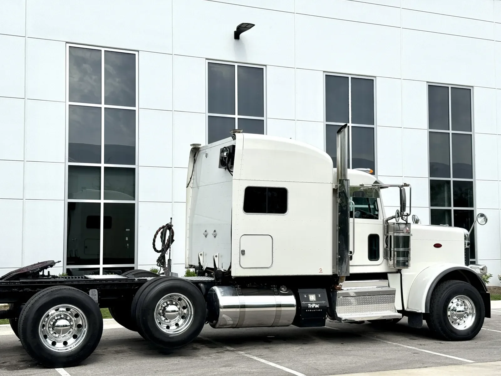 2020 Peterbilt 389 in New Lenox, IL — photo 7
