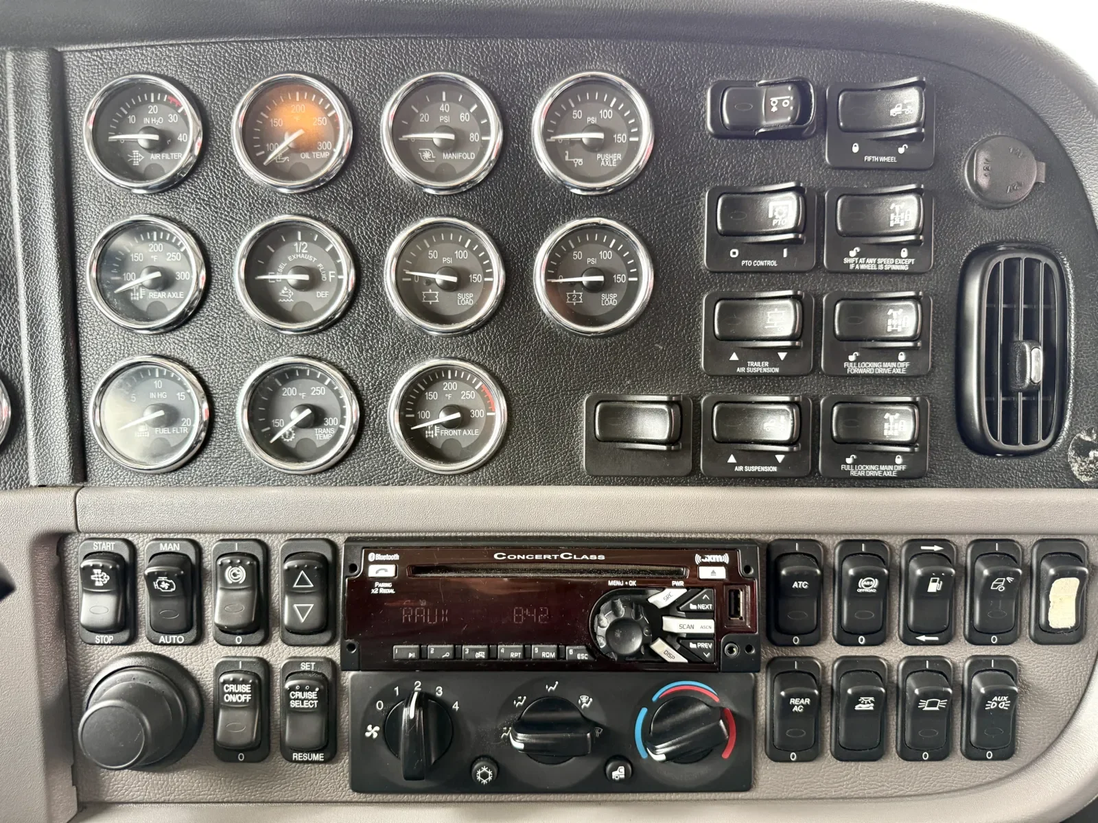 2020 Peterbilt 389 in New Lenox, IL — photo 18