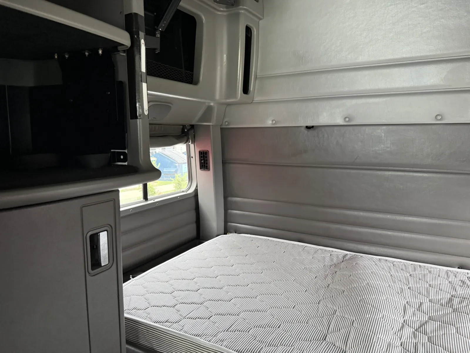 2020 Peterbilt 389 in New Lenox, IL — photo 22