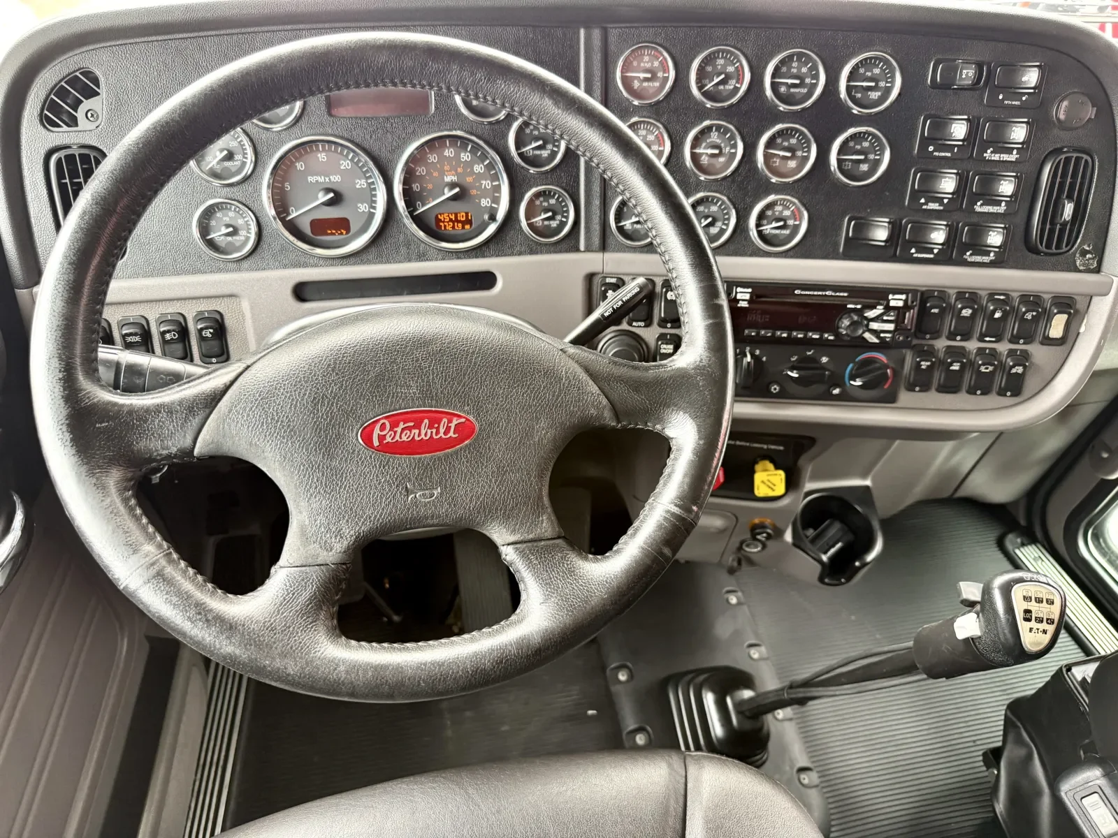 2020 Peterbilt 389 in New Lenox, IL — photo 16
