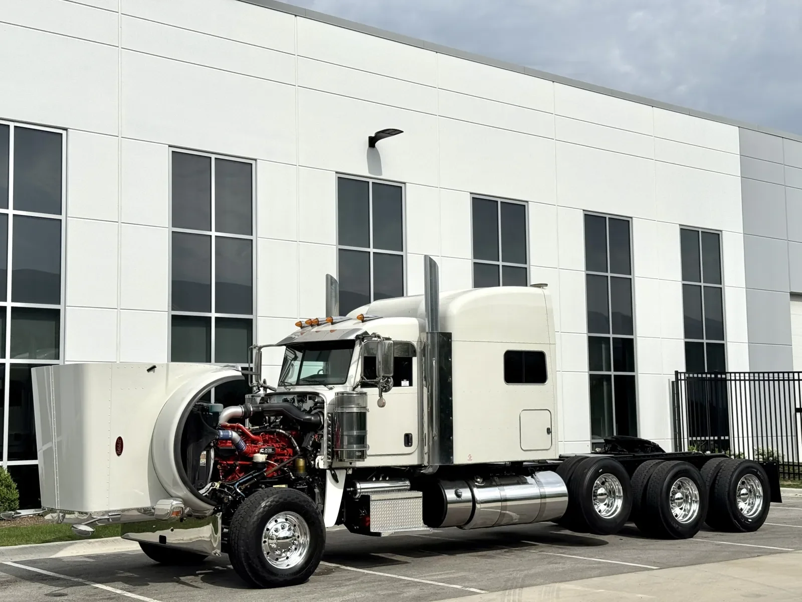 2020 Peterbilt 389 in New Lenox, IL — photo 10