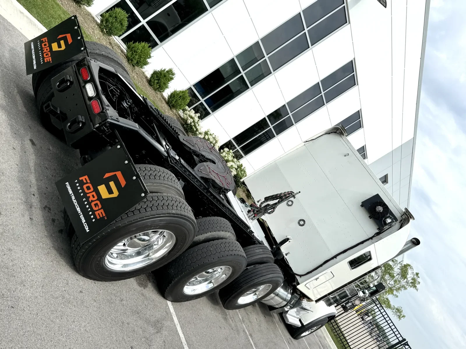 2020 Peterbilt 389 in New Lenox, IL — photo 11