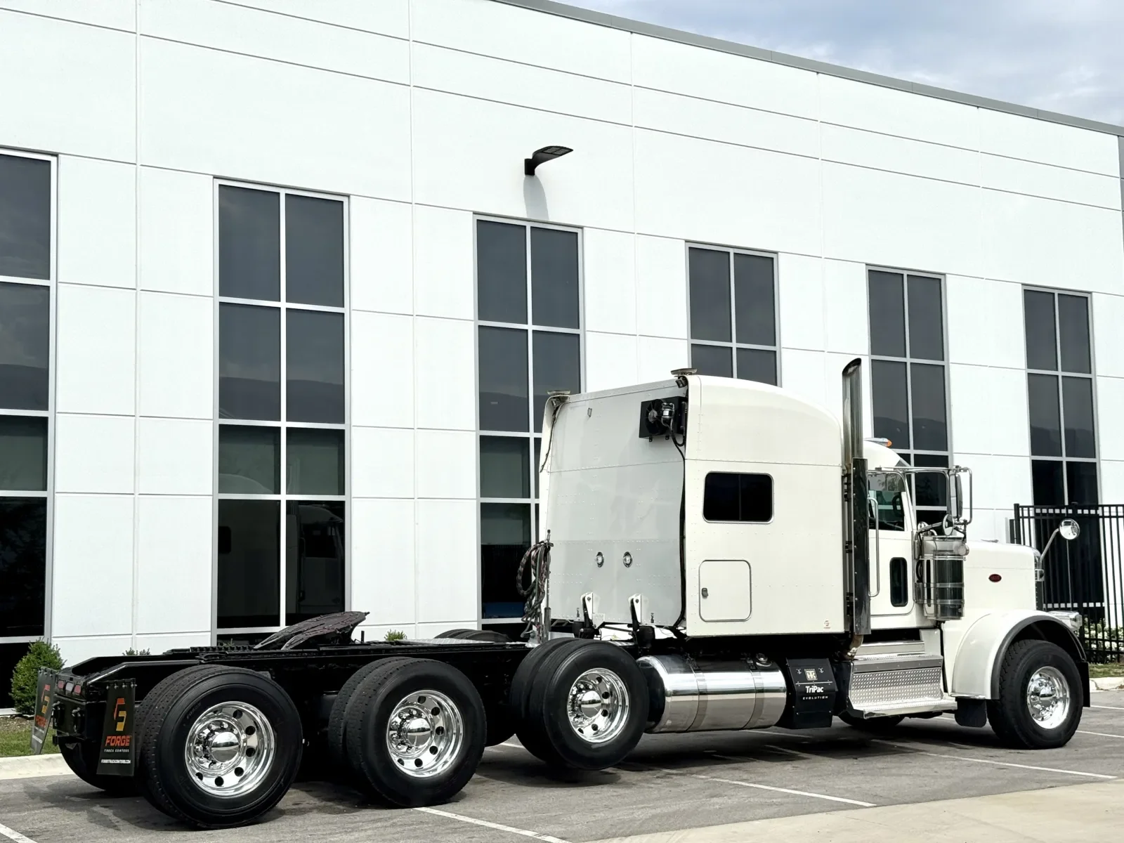 2020 Peterbilt 389 in New Lenox, IL — photo 5