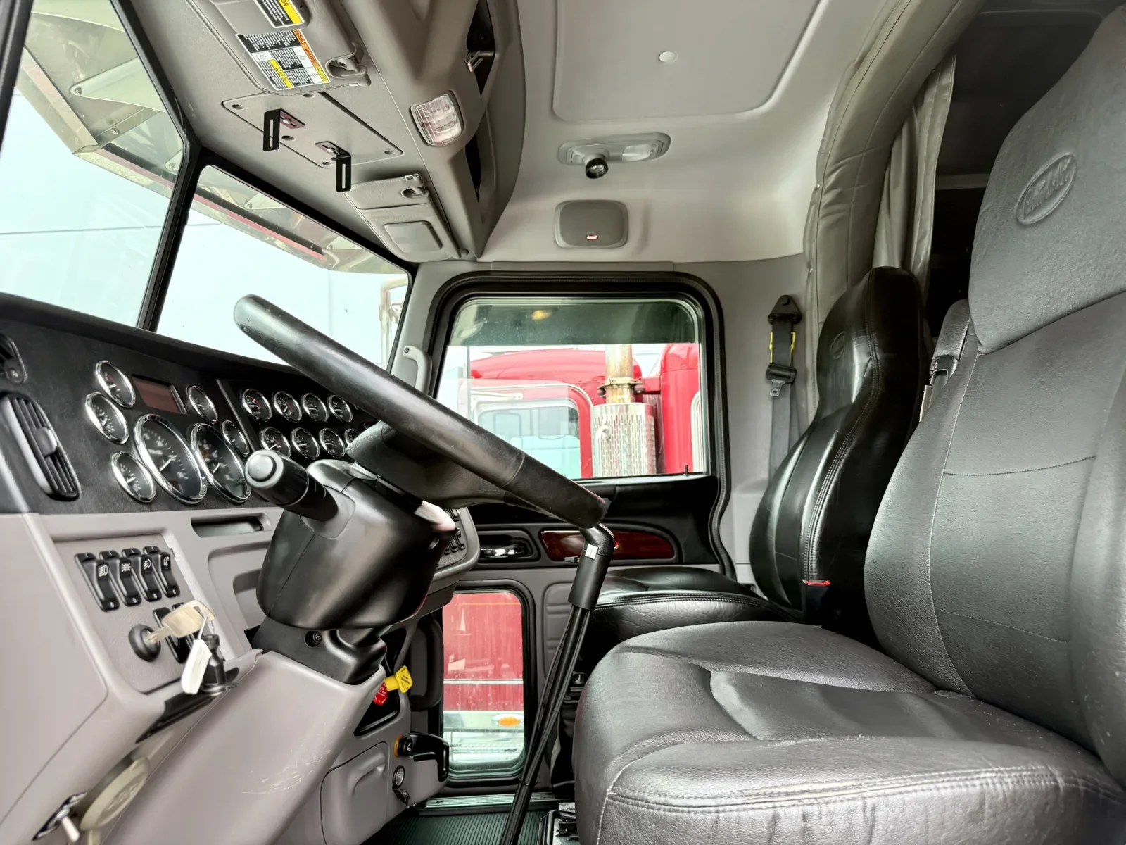 2020 Peterbilt 389 in New Lenox, IL — photo 14