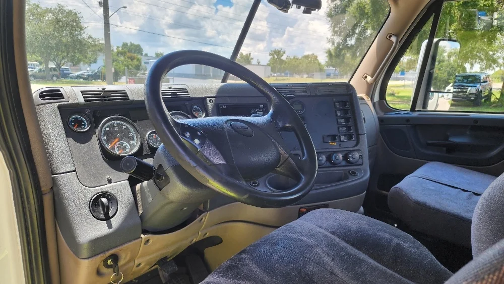 2018 Freightliner Cascadia - image 10