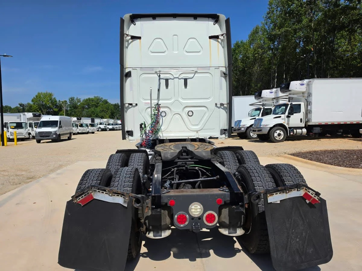 2019 Freightliner Cascadia in Greensboro, NC — photo 5