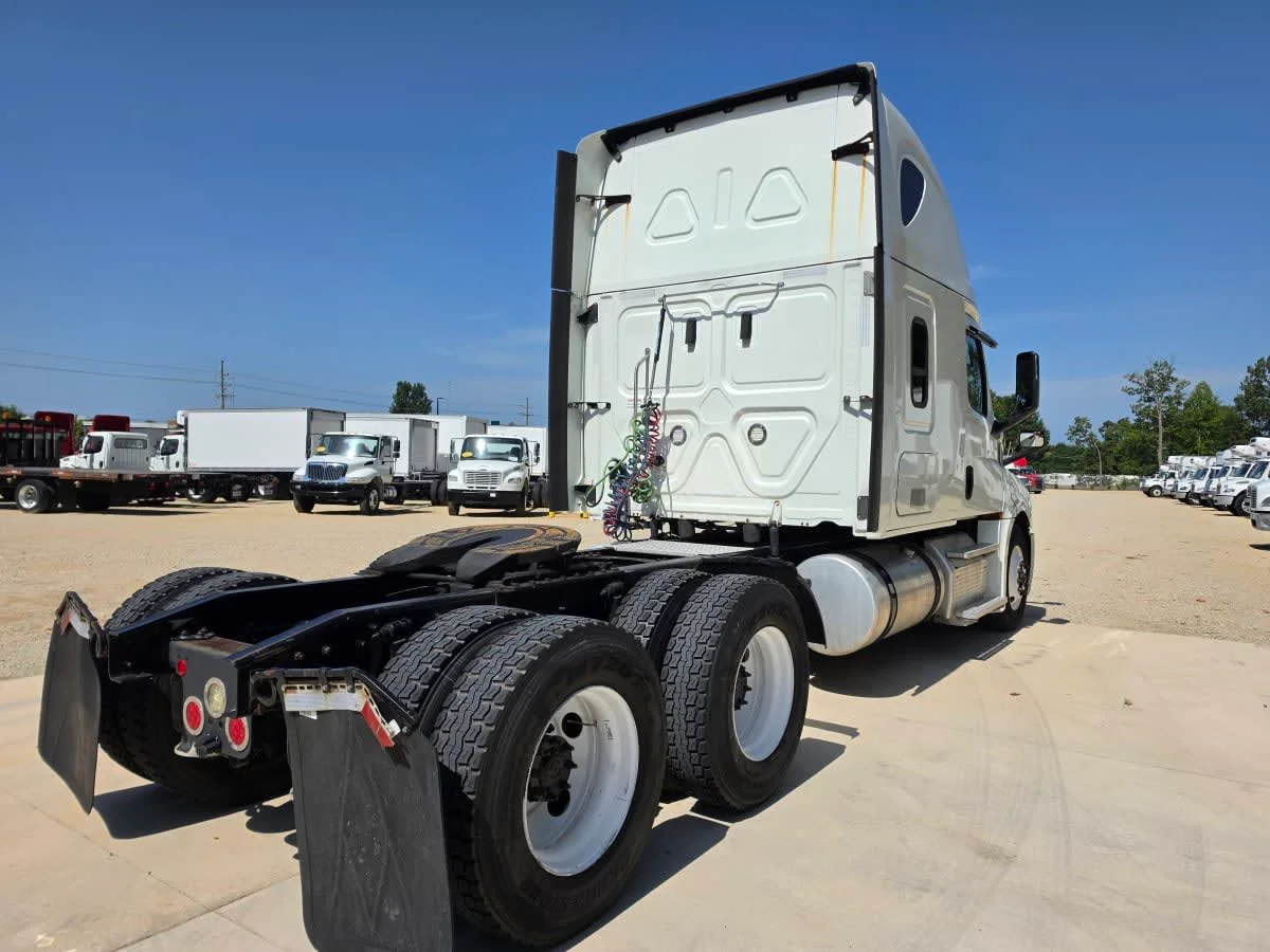 2019 Freightliner Cascadia in Greensboro, NC — photo 4