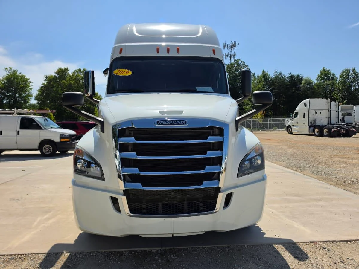 2019 Freightliner Cascadia in Greensboro, NC — photo 2